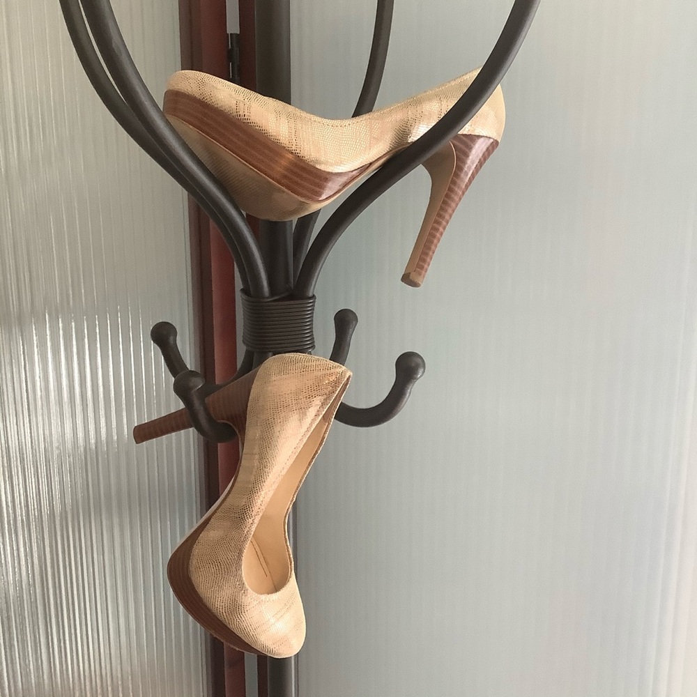 EUC Calvin Klein platform pumps